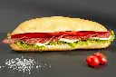 Sandwich-cu-salam-de-Sibiu_AI-.webp